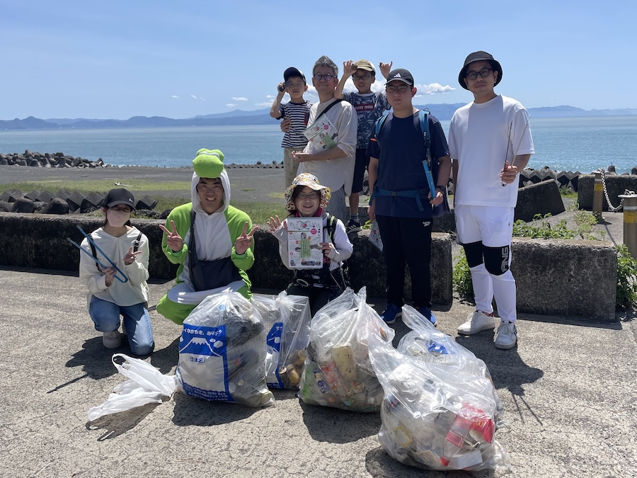 ビーチクリーンゴミ拾い